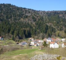 Vue ensemble de Miellin village de Franche Comté-6c04ec