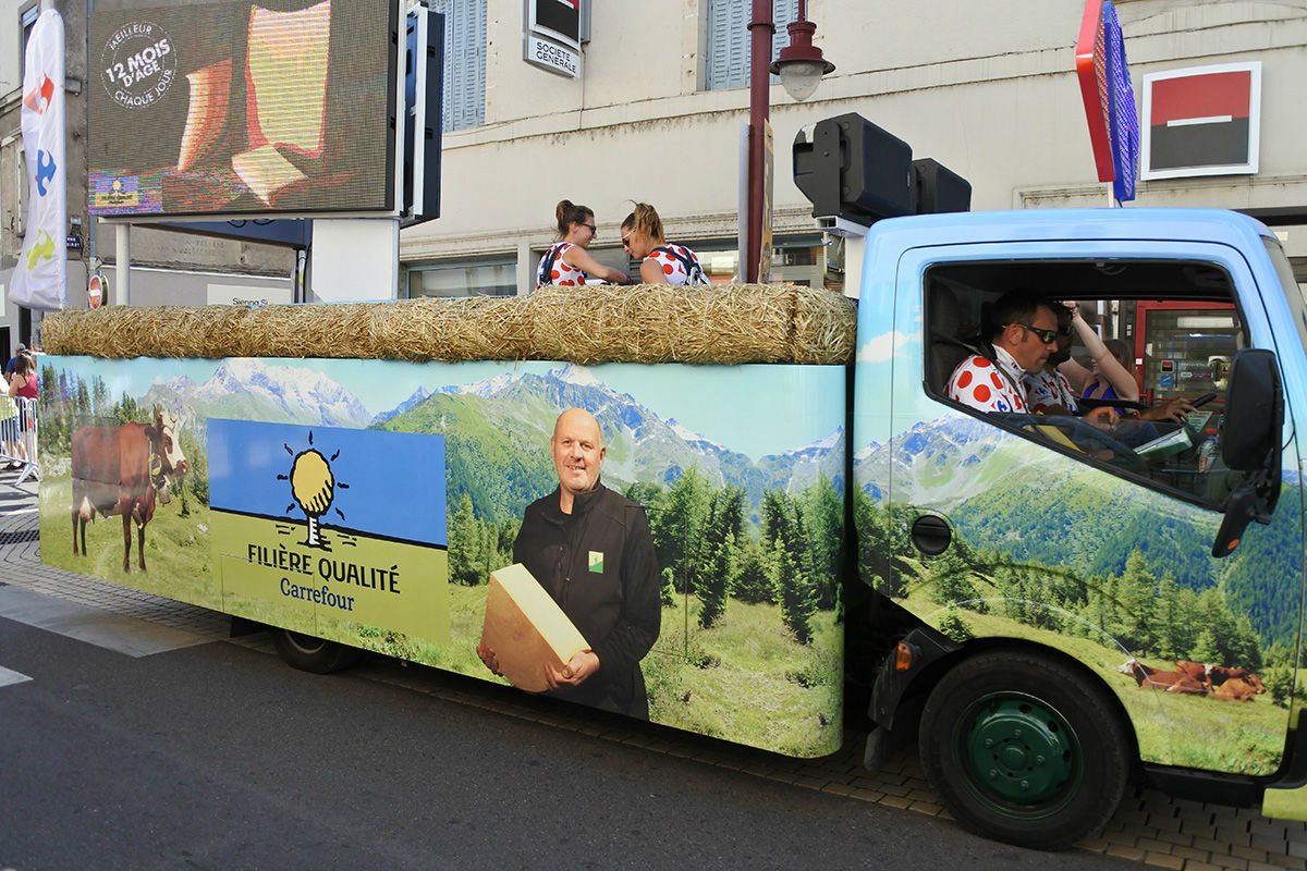 Aprs les bonbons, le fromage... on aime manger sur le Tour !