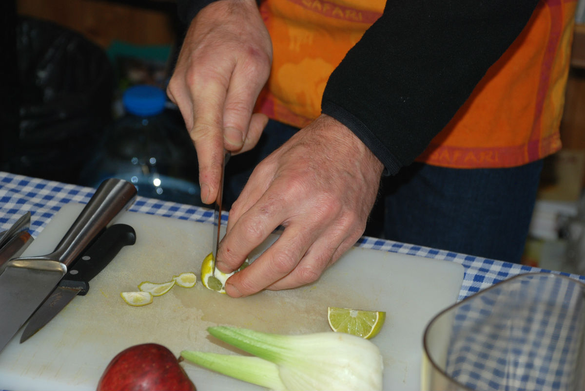 Prparation du jus detox...