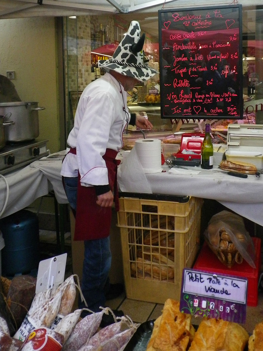 A la boucherie Charton, c'est le patron qui porte le chapeau!