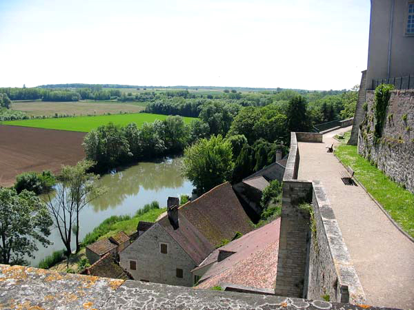 Chemin de ronde  Pesmes