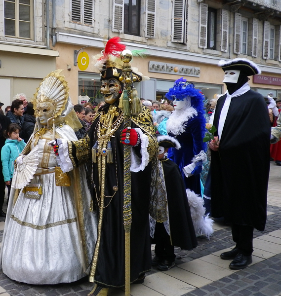 Dfil vnitien dans les rues de Vesoul