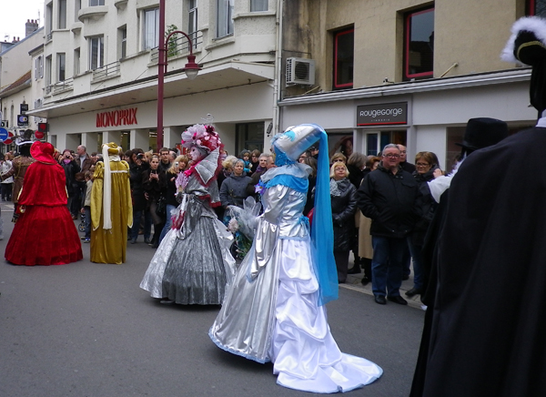 Défilé vénitien dans les rues de Vesoul