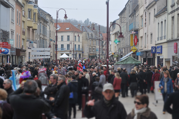 Des rues noires de monde pour les Vnitiens de Vesoul