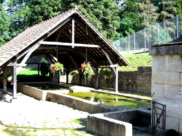 Fallon, plus ancienne fontaine lavoir de Haute-Saône