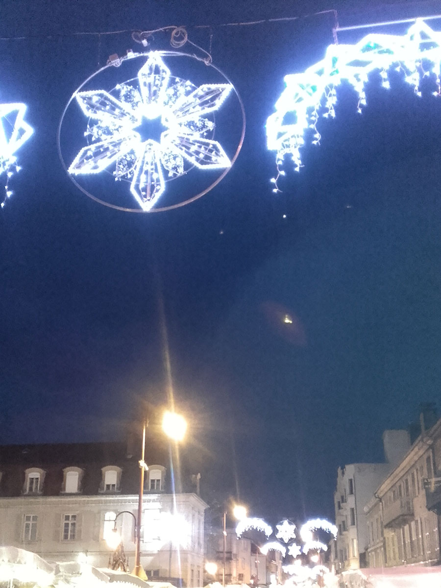 La foire se termine sous les lumires...