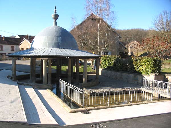 Lavoir circulaire de Fontenois