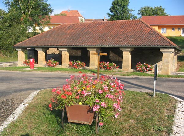 Lavoir fleuri de Mollans