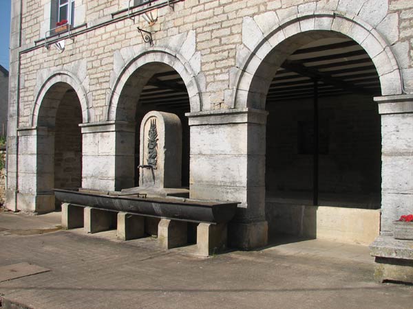 Lavoir-mairie de Gezier