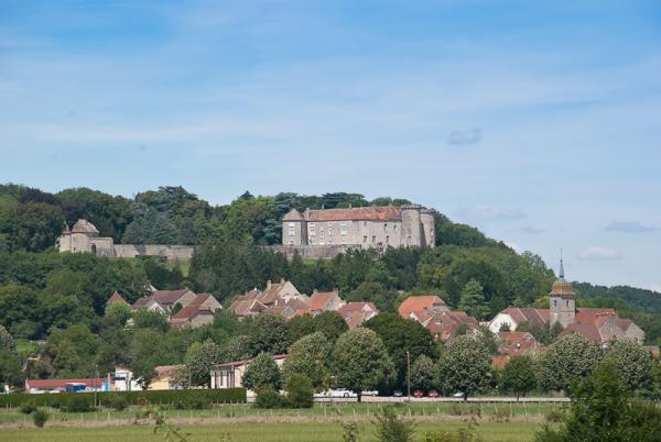 Le château domine Ray-sur-Saône