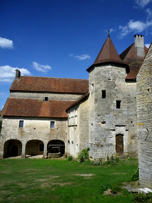 Les arcades (XVIIIe) et la viorbe (fin XVe)