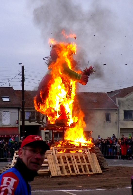 M. Carnaval en flamme