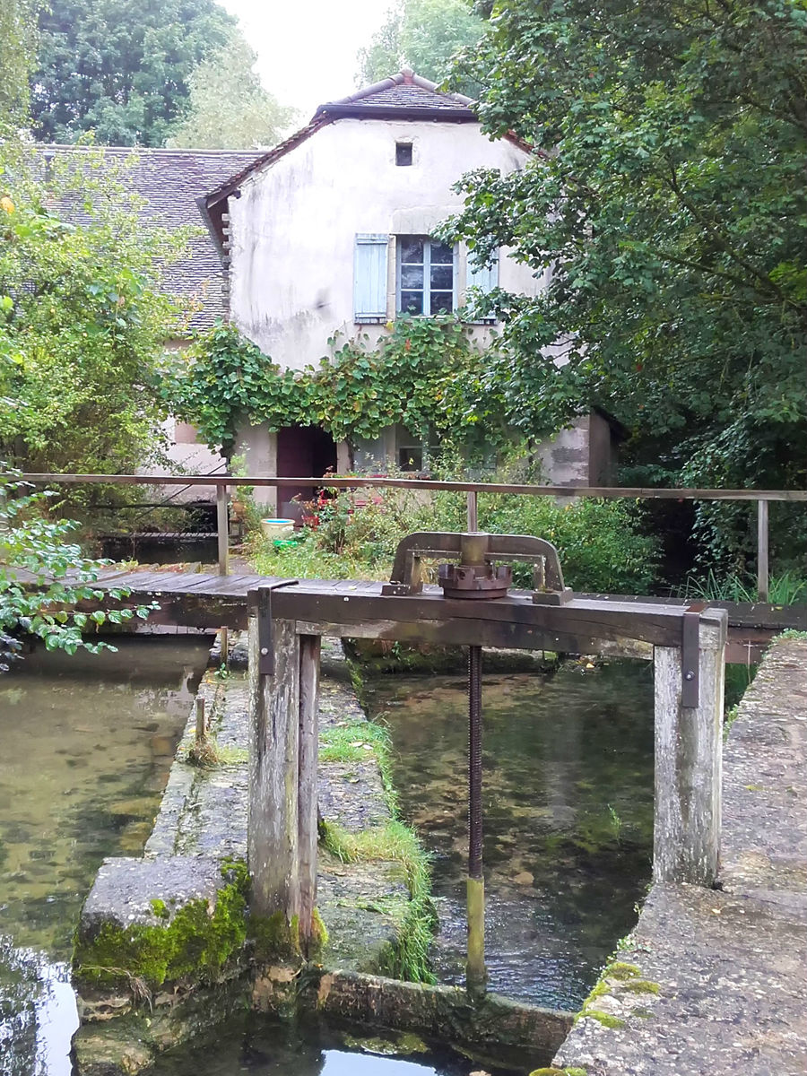 Le moulin et son canal