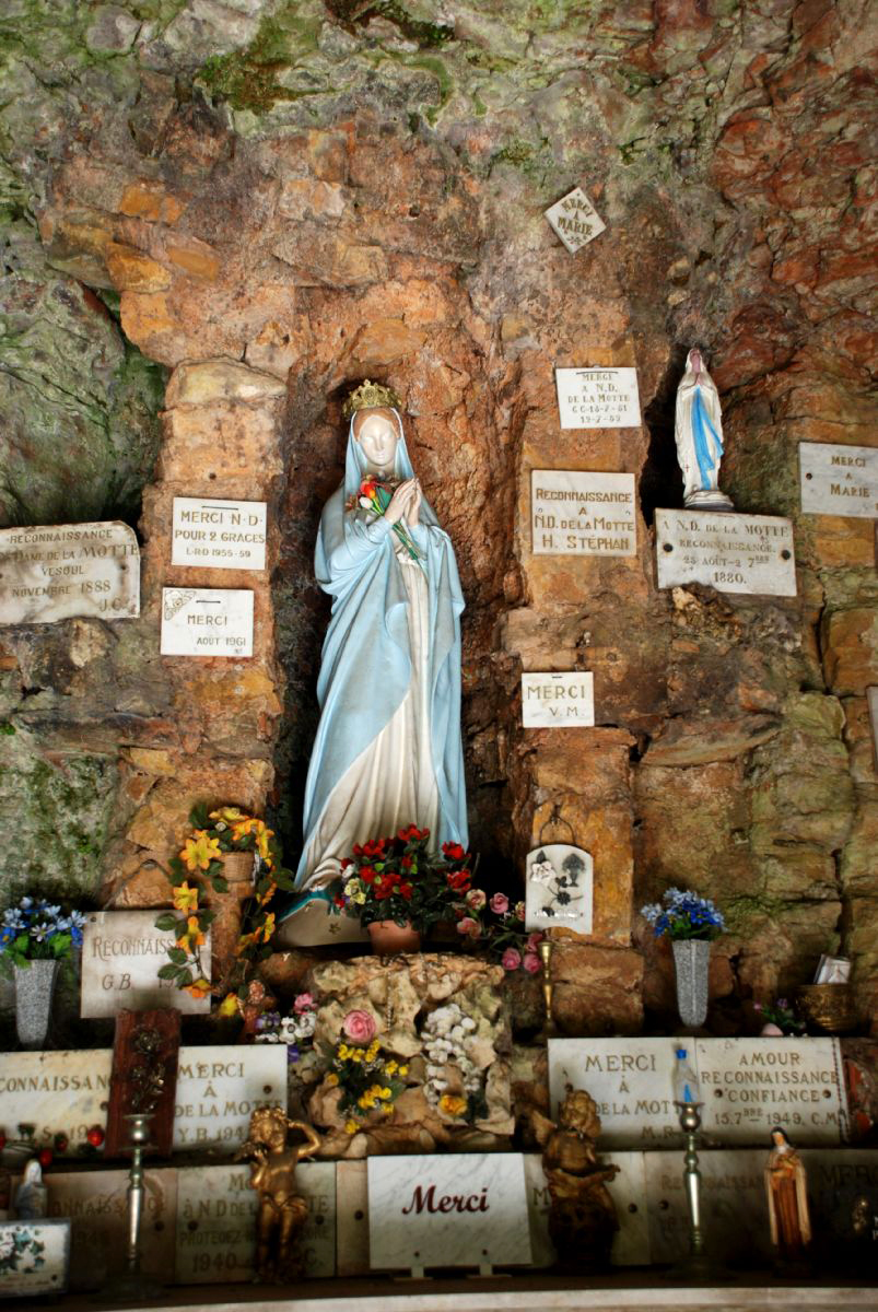 Grotte consacrée à la Vierge Marie