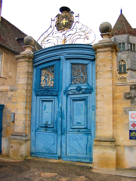 Porte du chteau de Gy