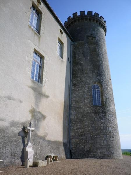 Une des deux tours du 14e sicle