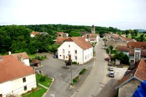 Vue arienne du village de Pomoy