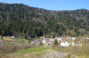 Vue ensemble de Miellin village de Franche Comt