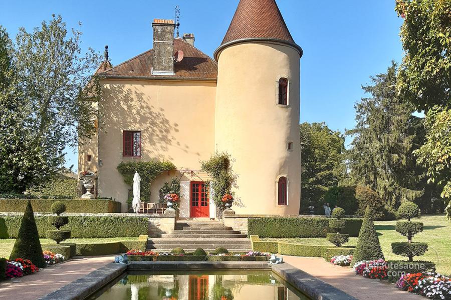 Le jardin à la française du château d'Ouge